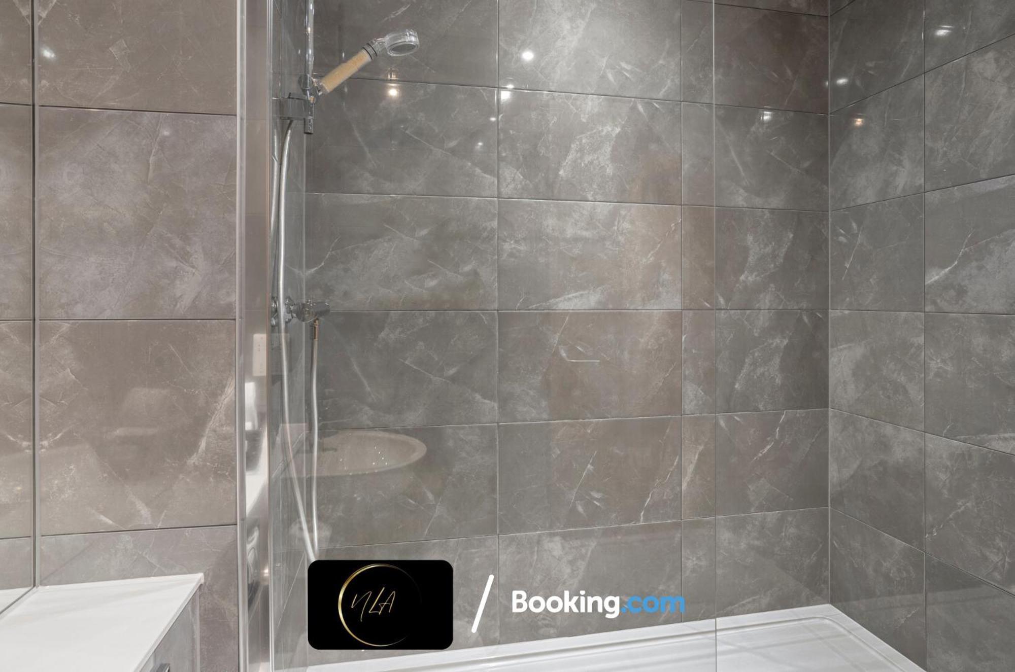 City Centre Apartment With Free Parking, 2 Bathrooms, Netflix And Wifi - Suitable For Contractors And Families - By Noor Luxury Accommodations เบอร์มิงแฮม ภายนอก รูปภาพ